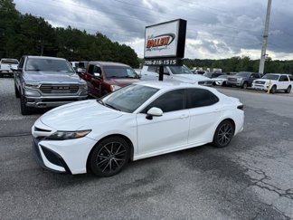 Used 2021 Toyota Camry SE image 1