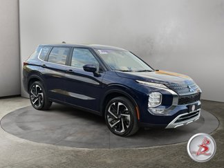 Used 2023 Mitsubishi Outlander SE image 1