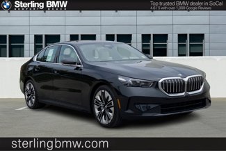 Used 2025 BMW 540i xDrive w/ Premium Package image 1