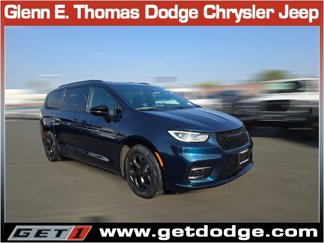 New 2025 Chrysler Pacifica Premium image 1