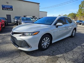 Used 2022 Toyota Camry LE image 1