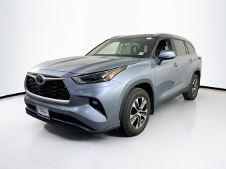 Used 2023 Toyota Highlander XLE image 1