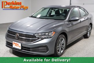 Used 2024 Volkswagen Jetta SE image 1
