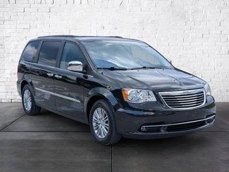 Used 2015 Chrysler Town & Country Touring-L w/ Driver Convenience Group image 1