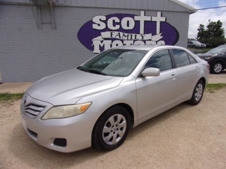 Used 2010 Toyota Camry LE image 1