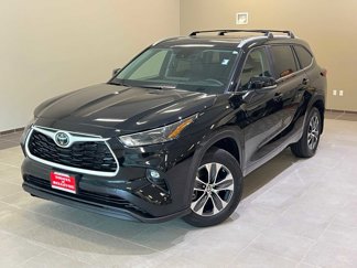 Certified 2024 Toyota Highlander XLE image 1