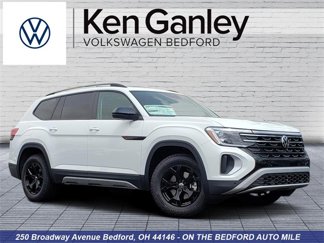 New 2025 Volkswagen Atlas Peak Edition SE image 1