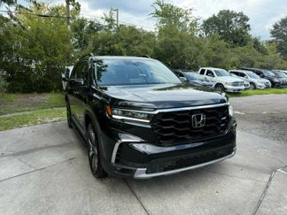 Used 2025 Honda Pilot Touring image 1