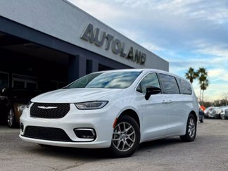 Used 2024 Chrysler Pacifica Touring-L image 1