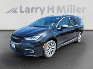 New 2025 Chrysler Pacifica Pinnacle image 1