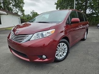 Used 2015 Toyota Sienna XLE image 1