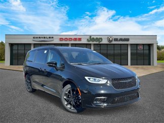 New 2025 Chrysler Pacifica Limited w/ Uconnect Theater Family Group image 1