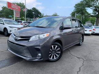 Used 2018 Toyota Sienna XLE image 1