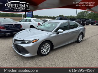 Used 2019 Toyota Camry LE image 1