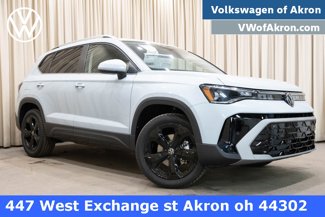 New 2025 Volkswagen Taos SEL image 1