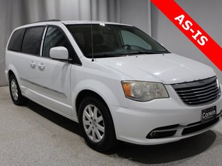 Used 2014 Chrysler Town & Country Touring image 1