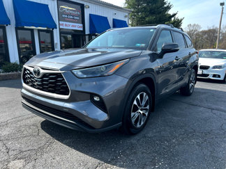 Used 2022 Toyota Highlander XLE image 1