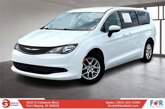 Used 2022 Chrysler Voyager LX image 1