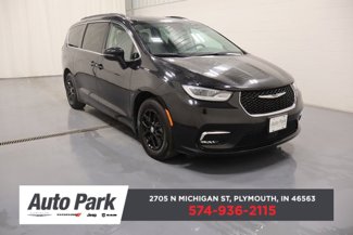 Used 2022 Chrysler Pacifica Touring-L image 1