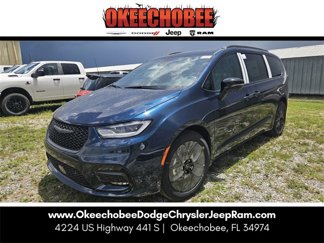 New 2025 Chrysler Pacifica Limited image 1