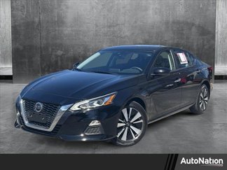Used 2022 Nissan Altima 2.5 SV w/ SV Premium Package image 1