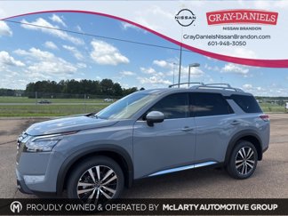New 2025 Nissan Pathfinder Platinum image 1