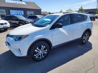 Used 2018 Toyota RAV4 LE image 1