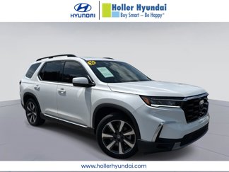 Used 2025 Honda Pilot Touring image 1
