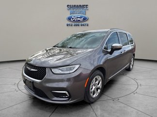 Used 2023 Chrysler Pacifica Limited image 1