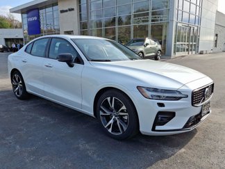 Certified 2025 Volvo S60 B5 Core image 1