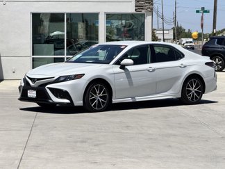 Used 2022 Toyota Camry SE image 1