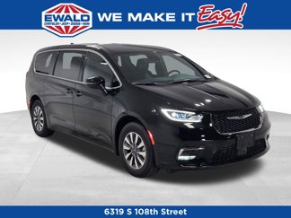 New 2025 Chrysler Pacifica Select w/ Uconnect Theater Family Group image 1