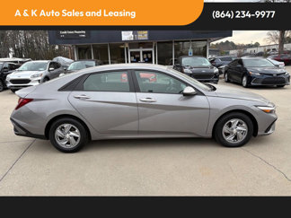 Used 2024 Hyundai Elantra SE image 1
