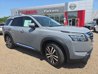 New 2025 Nissan Pathfinder Platinum image 1