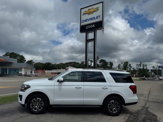 Used 2024 Ford Expedition XLT image 1