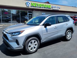 Used 2019 Toyota RAV4 LE image 1