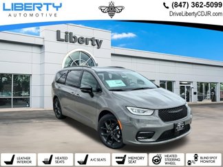 New 2025 Chrysler Pacifica Limited image 1