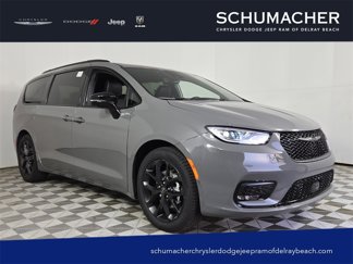New 2025 Chrysler Pacifica Limited w/ Uconnect Theater Family Group image 1