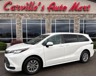 Used 2023 Toyota Sienna LE image 1