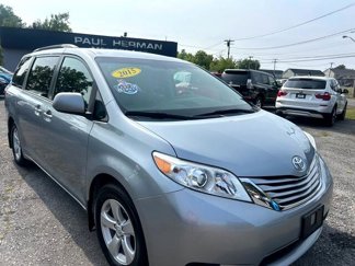 Used 2015 Toyota Sienna LE image 1