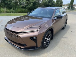 New 2025 Toyota Crown Signia image 1