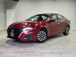 Used 2024 Nissan Altima 2.5 SV image 1