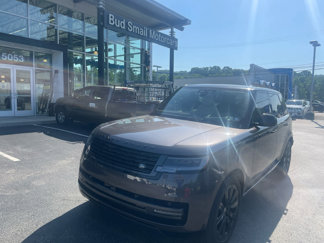 Used 2025 Land Rover Range Rover SE image 1