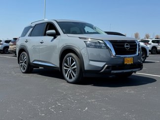 New 2025 Nissan Pathfinder Platinum image 1