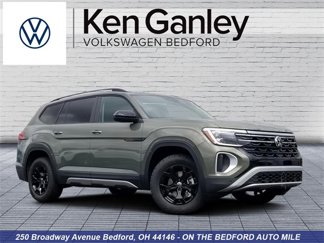 New 2025 Volkswagen Atlas Peak Edition SE image 1