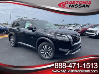 New 2025 Nissan Pathfinder SL image 1