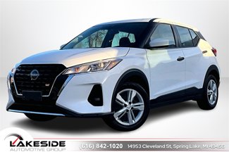 Used 2022 Nissan Kicks S image 1