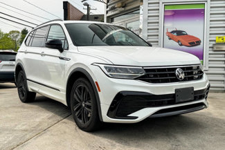 Used 2022 Volkswagen Tiguan SE R-Line image 1