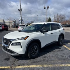 Used 2023 Nissan Rogue S image 1