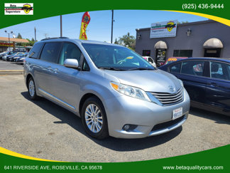 Used 2013 Toyota Sienna XLE image 1